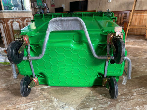 Thùng rác đạp chân 660L HDPE có bánh xe. thumb