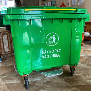 Thùng rác đạp chân 660L HDPE có bánh xe.