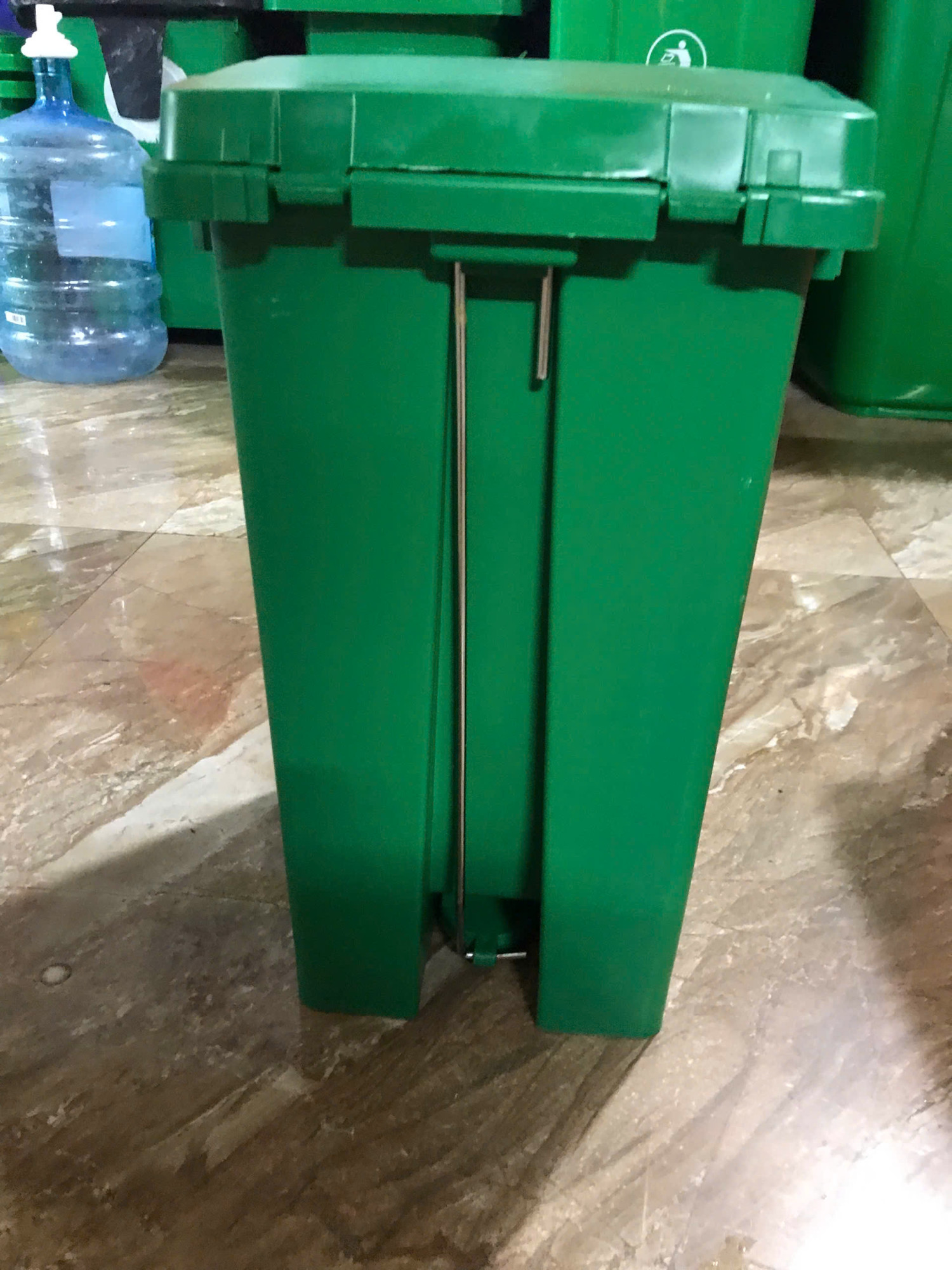 Thùng rác nhựa 20 lít đạp chân.